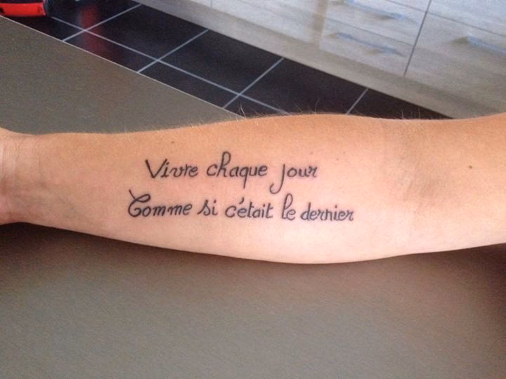 Quelle est la phrase de tatouage sur la vie ?