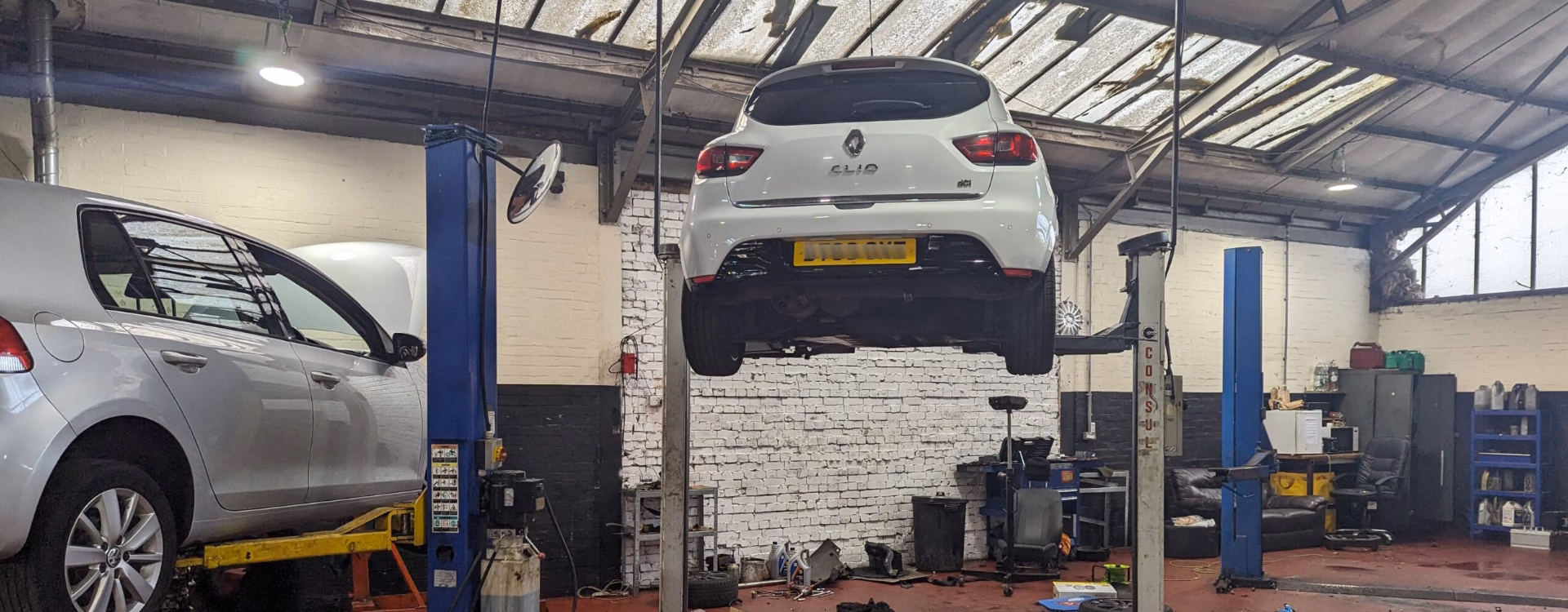 What classes does a VOSA authorised MOT test Aylesbury offer?