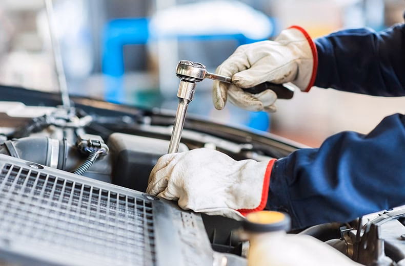 Can a windscreen damage pass a MOT test?
