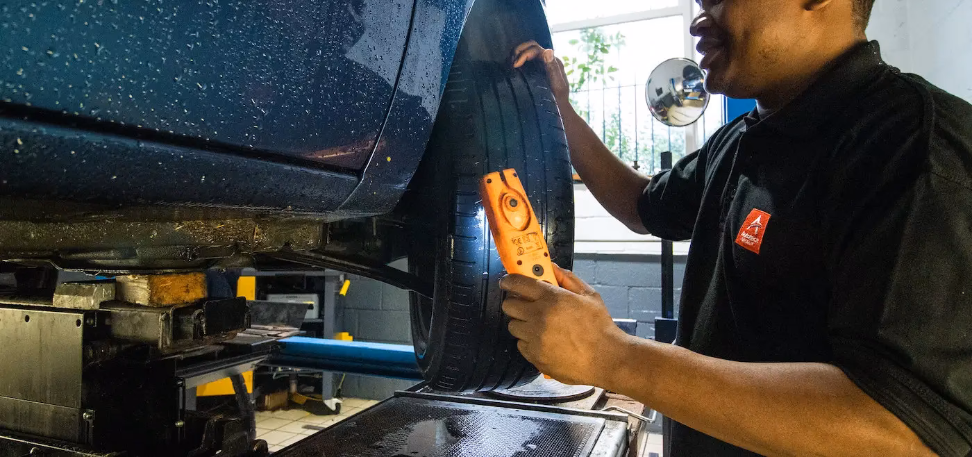 What does a qualified Mot tester/technician do?