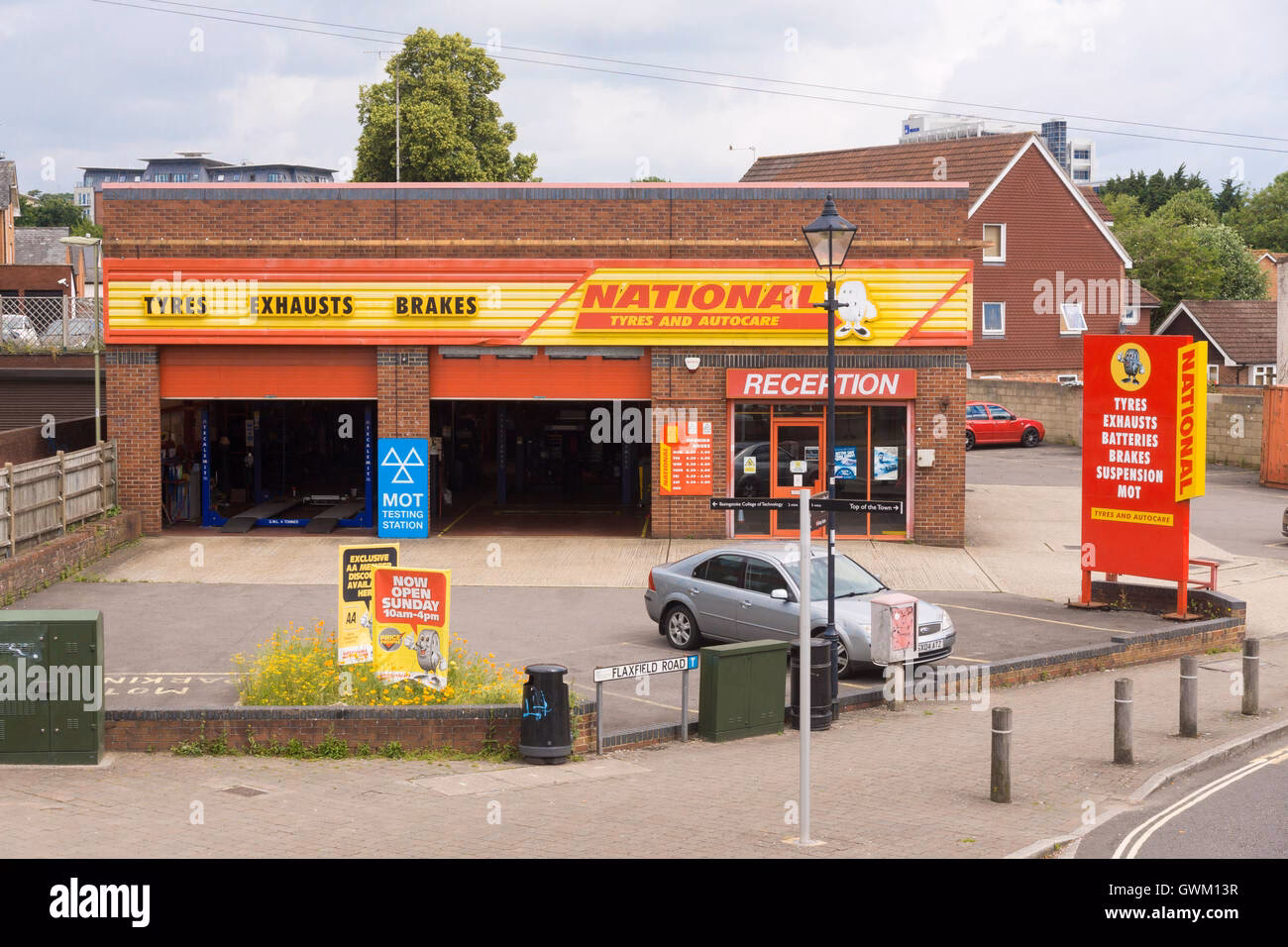 Can a tyre service be combined with a MOT?
