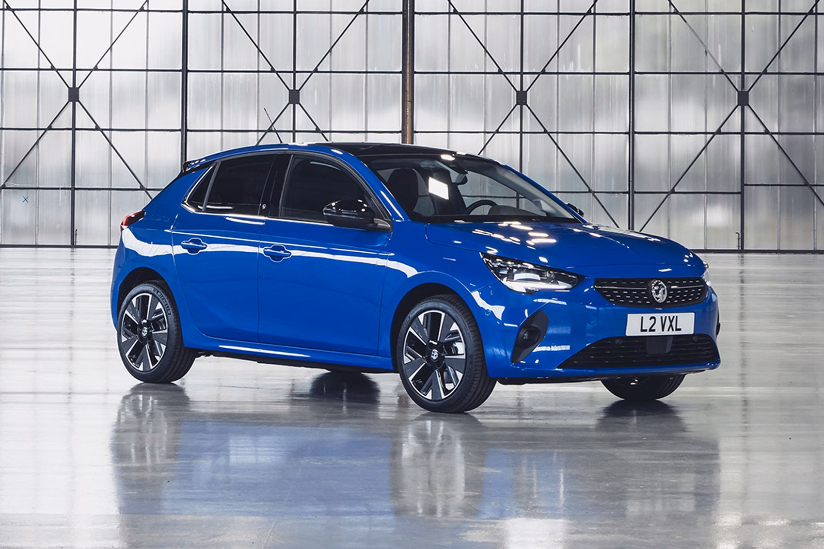 Who can get a discount on a new Renault car?