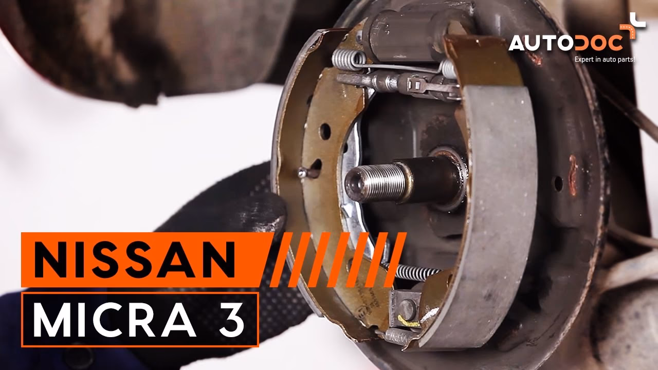What does the Nissan Micra K12 brake warning light mean?