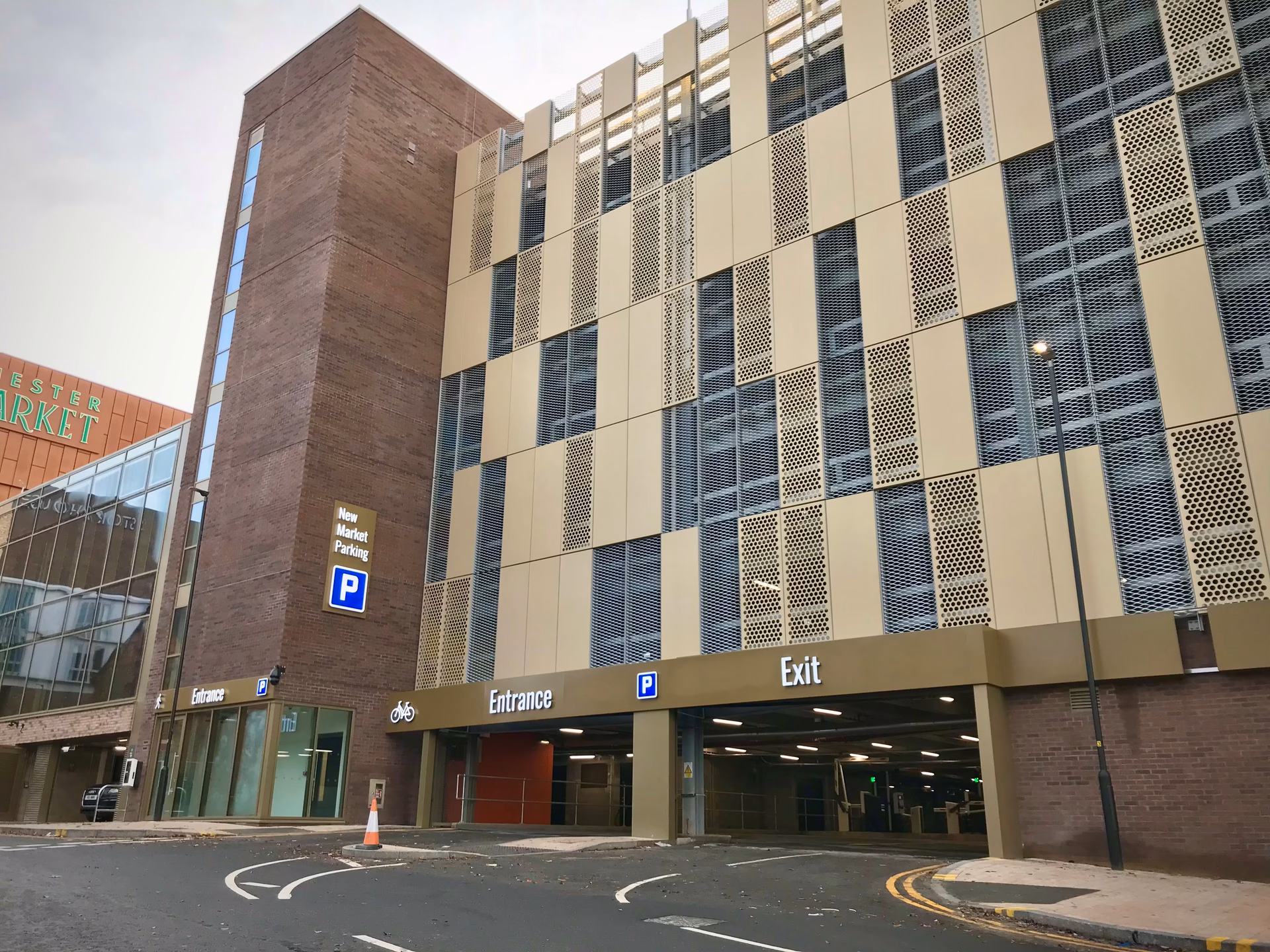 Is Northgate Shopping Centre open on Sundays?