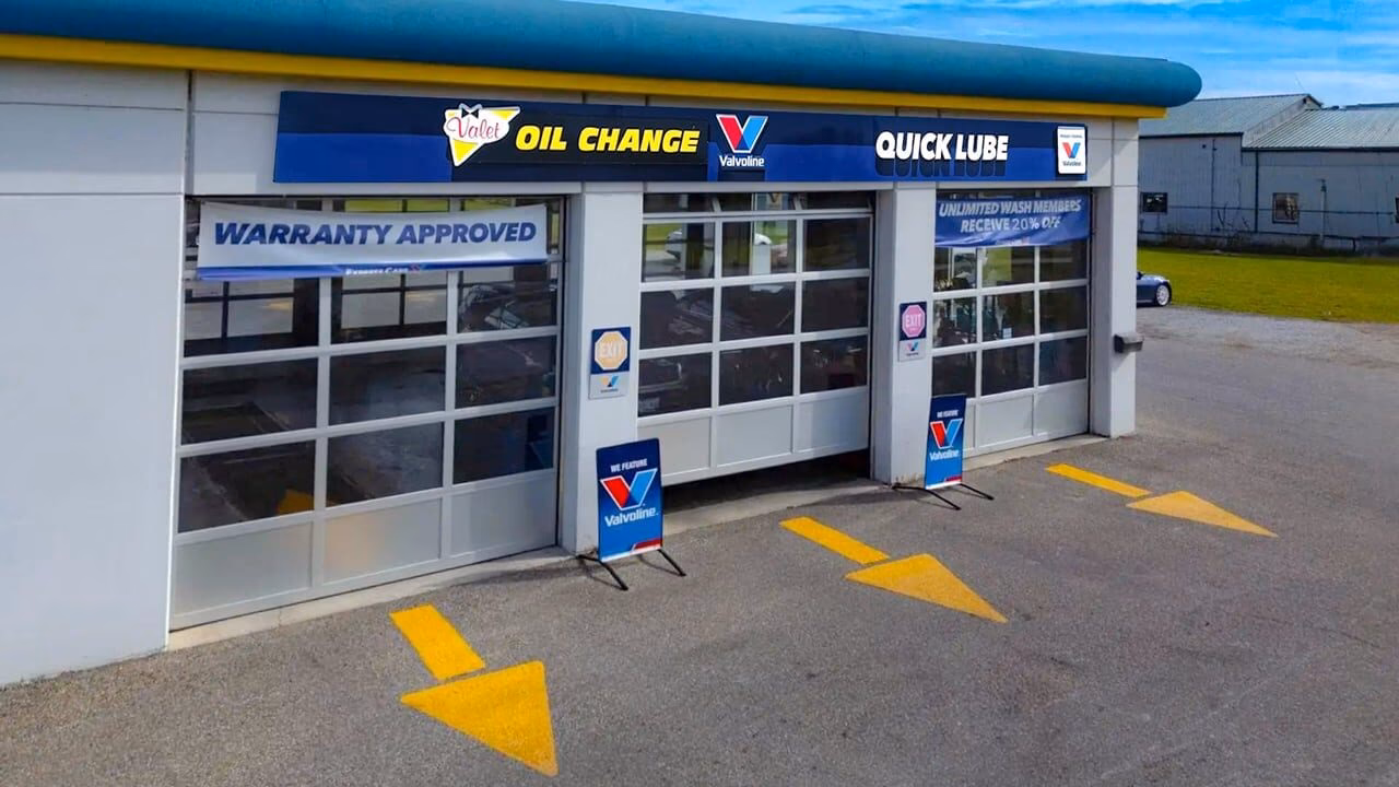 Does great Canadian oil change have tires on rims?