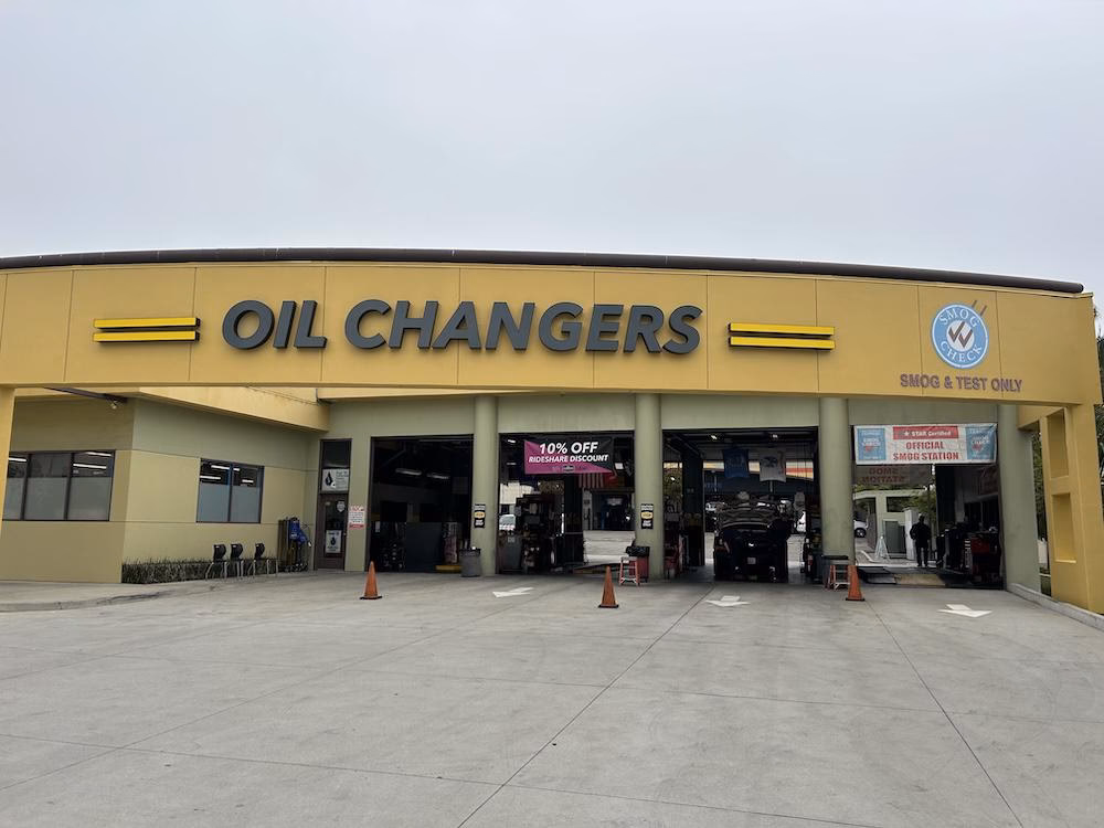 What services does Valvoline instant oil changesm offer?