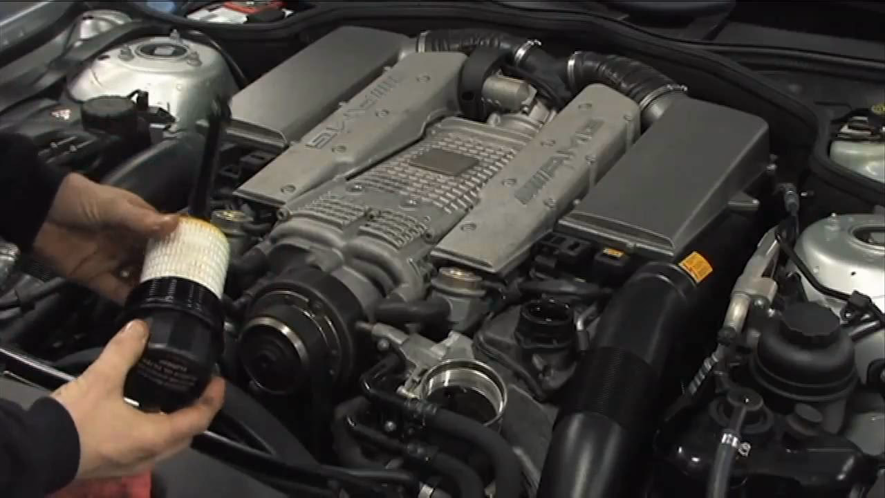 Does the SL55 AMG have a spoiler change?