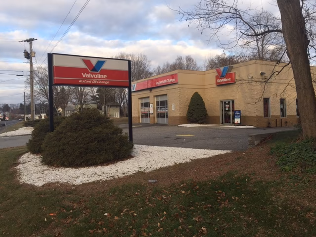 Where is Valvoline Oil Change located?