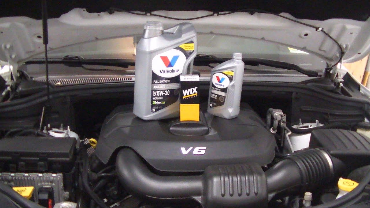 What happens during an oil change service on a Grand Cherokee?