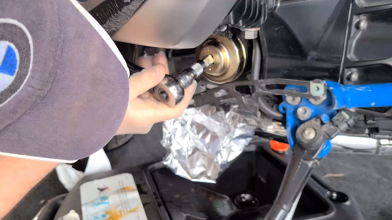 Is there a drain plug on BMW R1200GS?