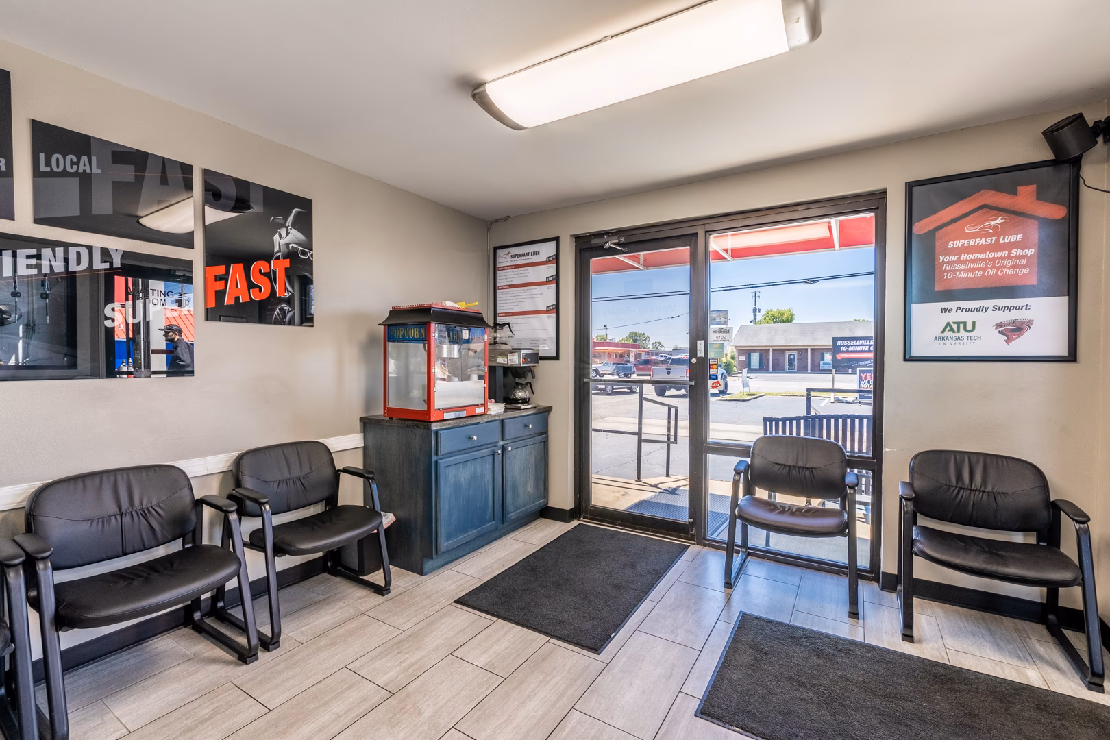 What do people say about oil change stations services in Russellville?