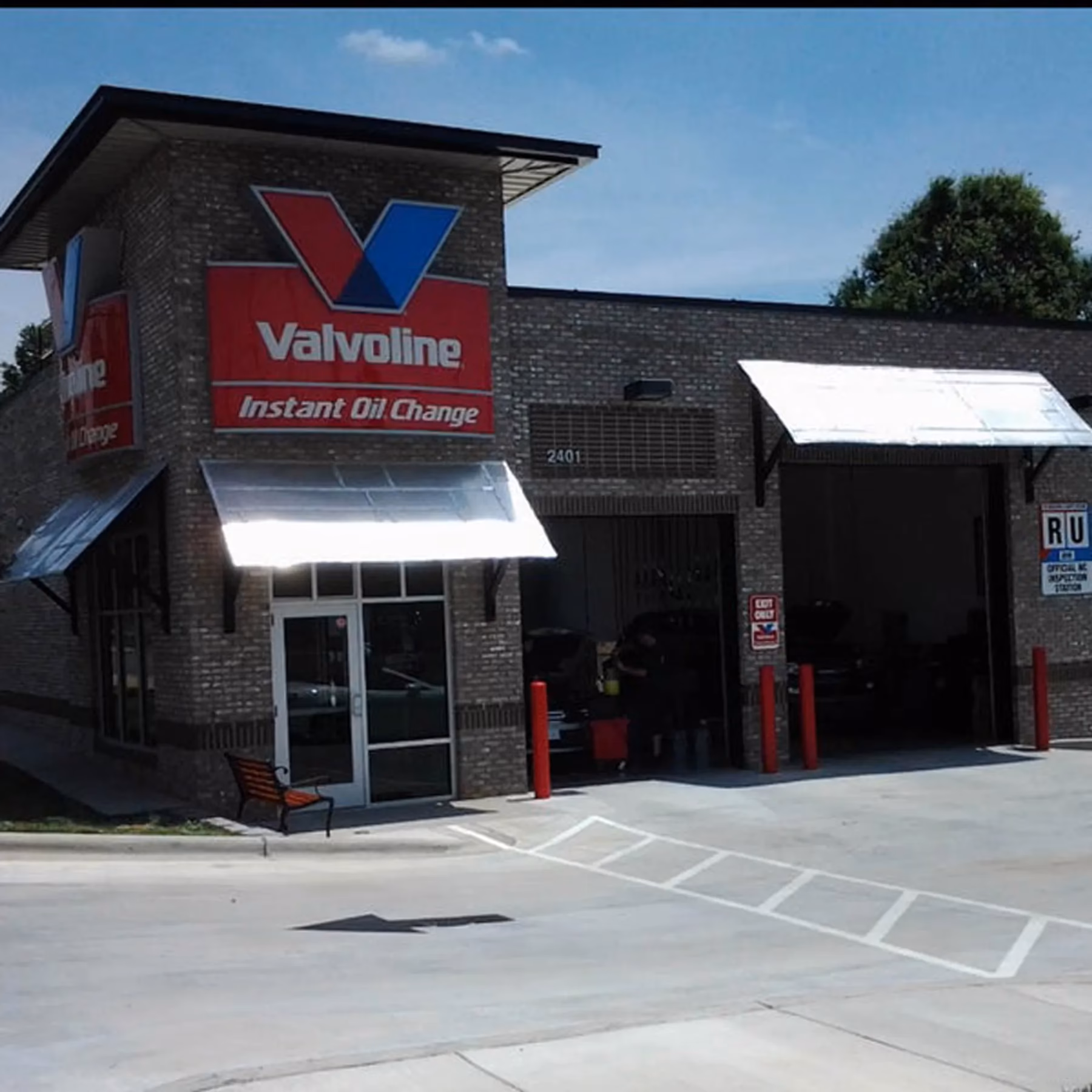 Where is Valvoline Oil Change located?