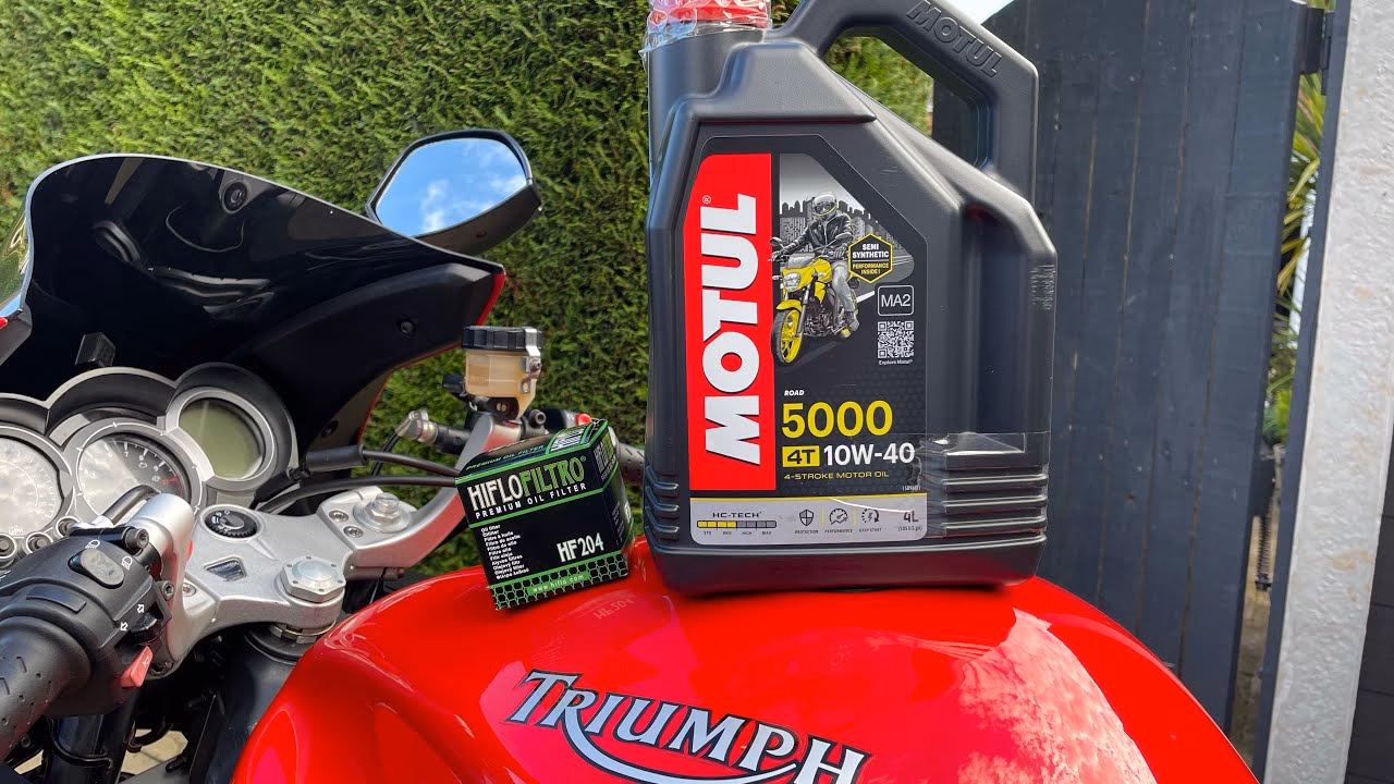 What does a Triumph Sprint ST 1050 look like?
