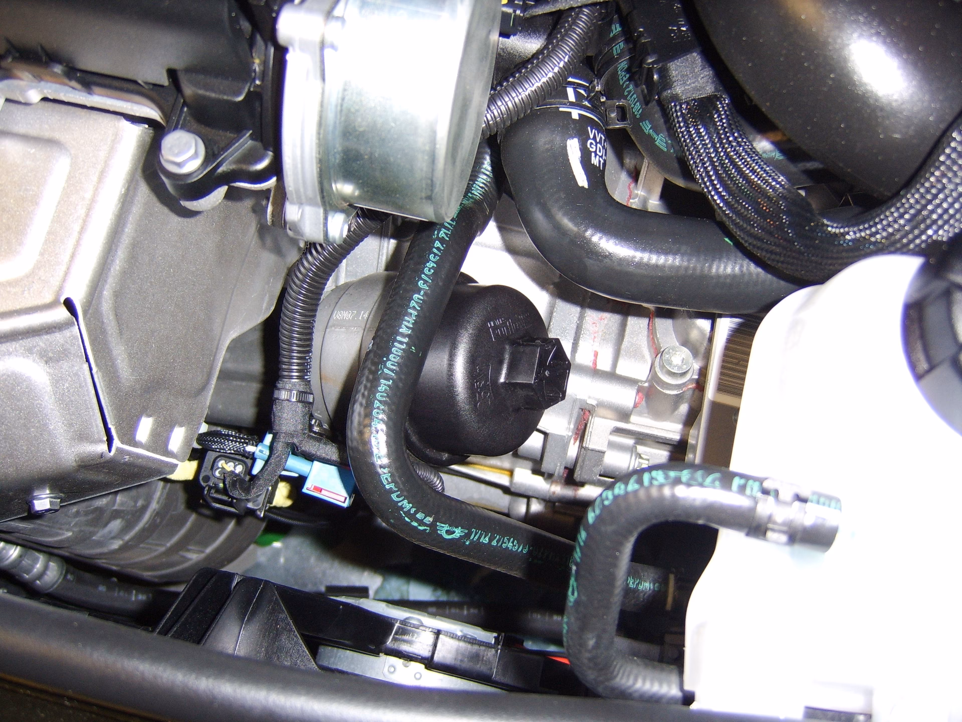How do I remove the old oil filter on a Yamaha R6?