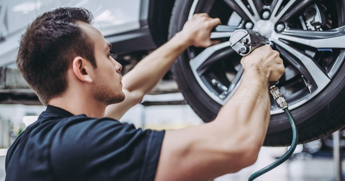 Does Halfords carry out car repairs?