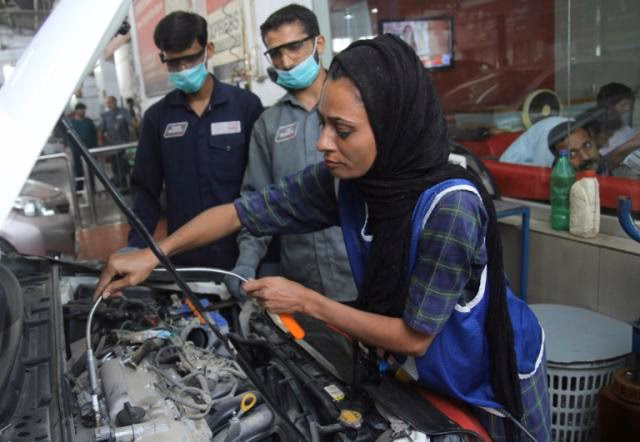 Where to book a car garage in Pakistan?