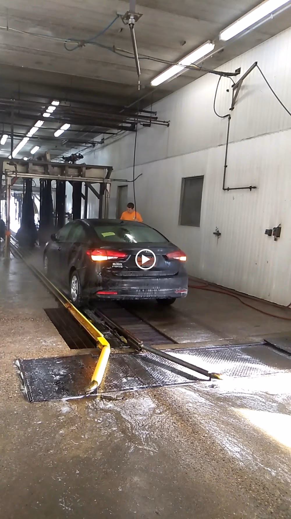 Does Paradise car wash offer car detailing services?