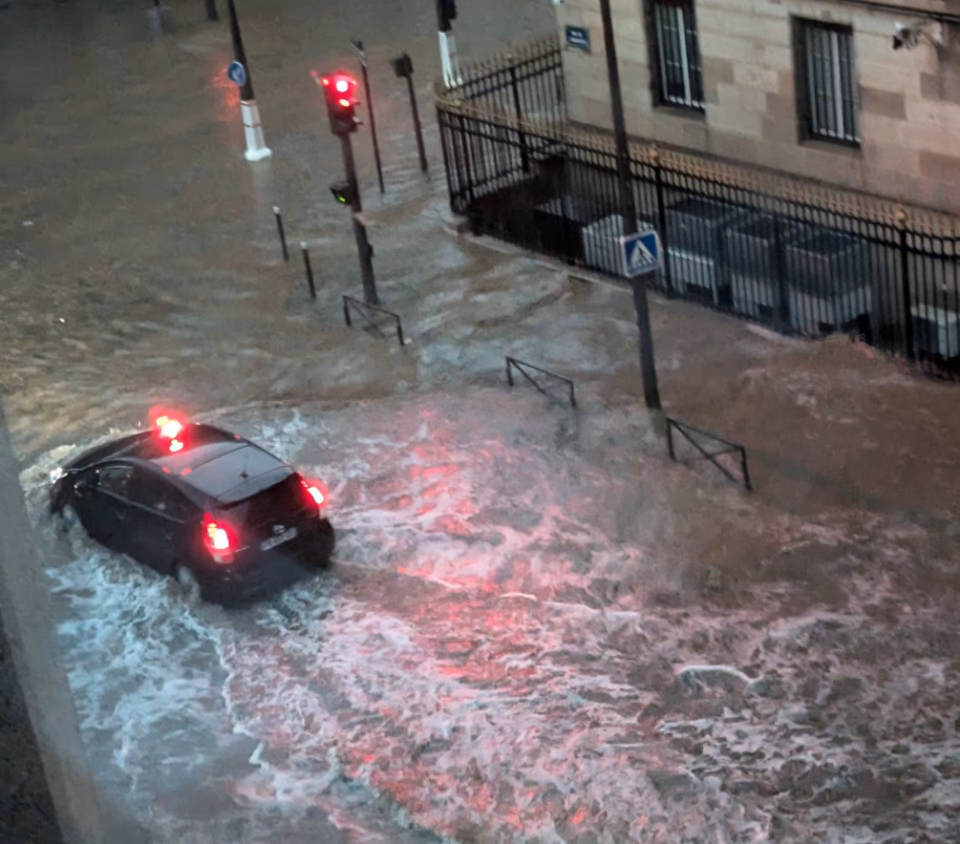 How much rain has flooded Paris?