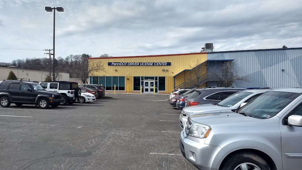 How do I contact a PennDOT driver license center?