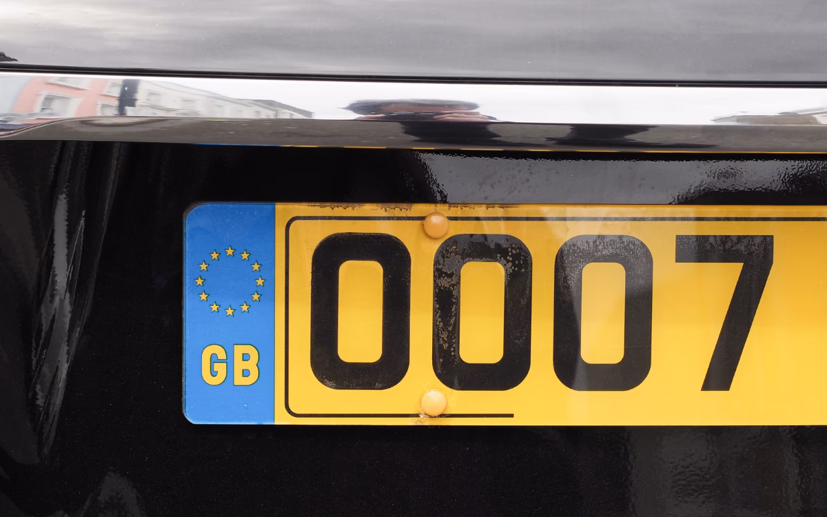 What is a private number plate?