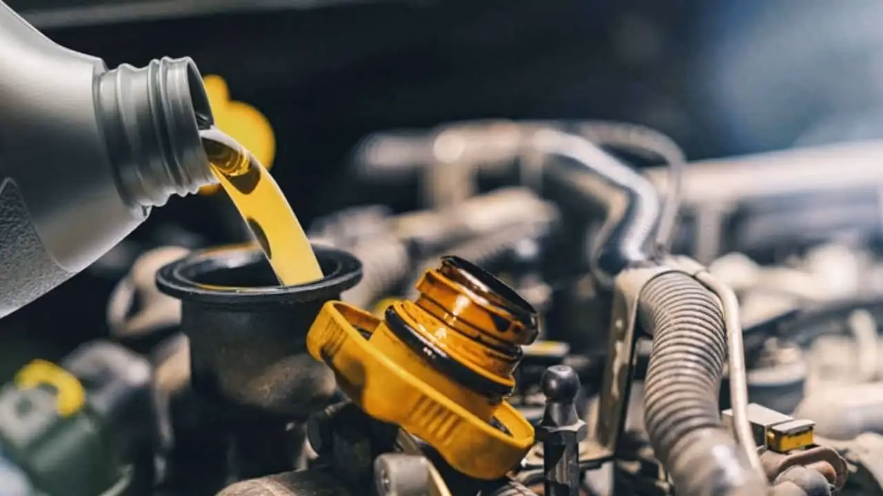 Does gas get into engine oil?