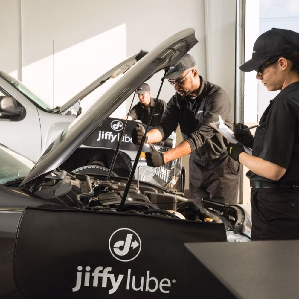 Does great Canadian oil change have tires on rims?