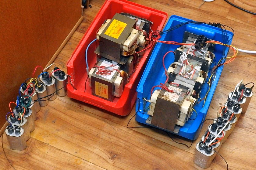 How many volts is a 10 Mot arc?