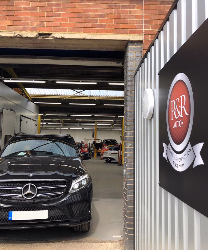 Where is R & R autos bodyshop Ltd?