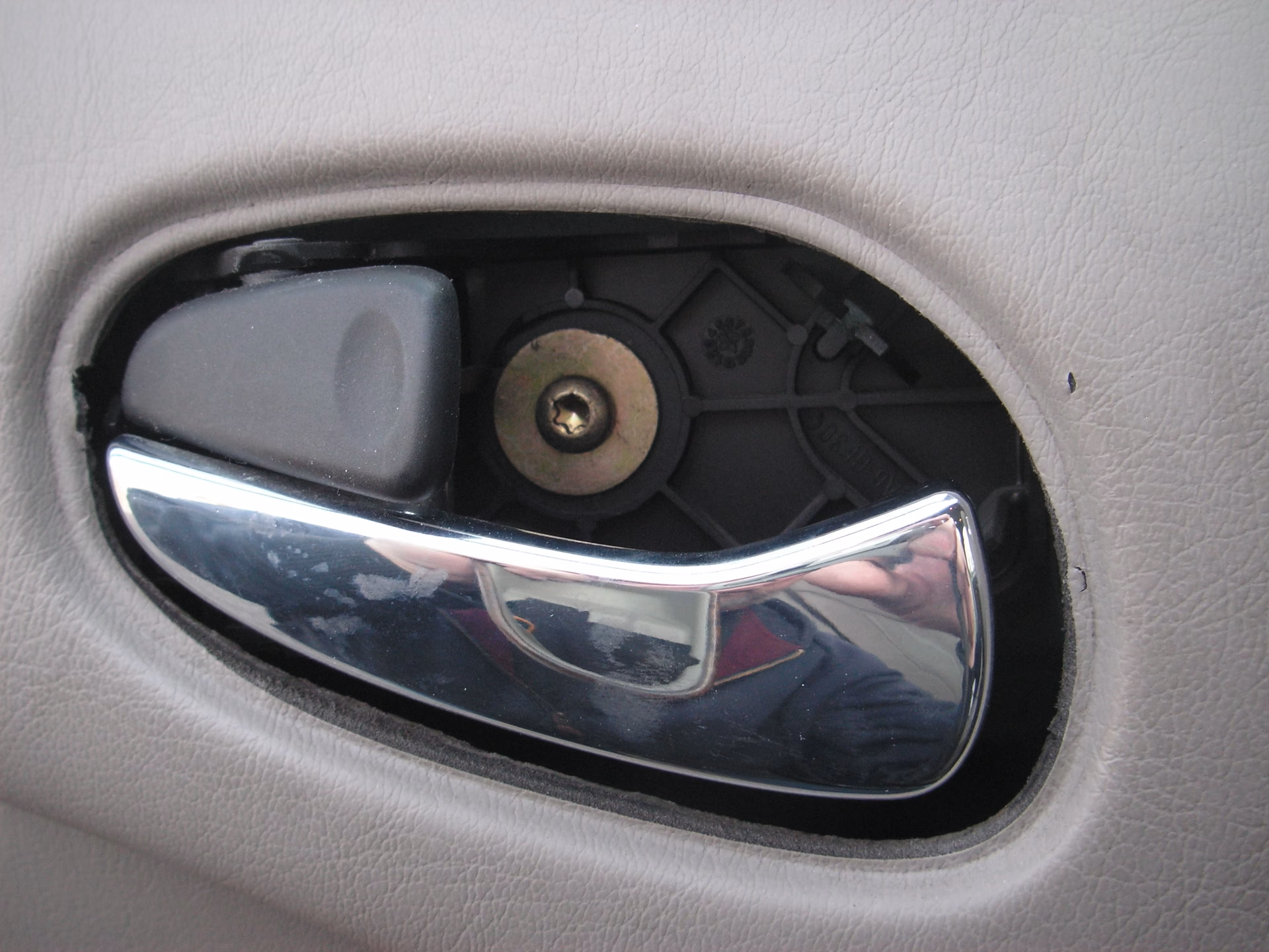 What happens if a passenger door doesn't open?