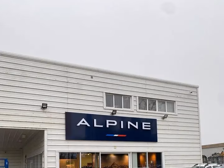 Where can I find John Banks Renault & Dacia service & Mot?