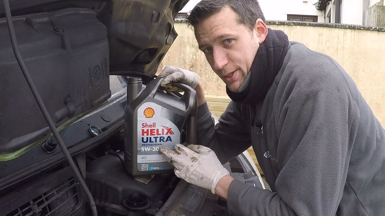 How often should a Renault Trafic be serviced?