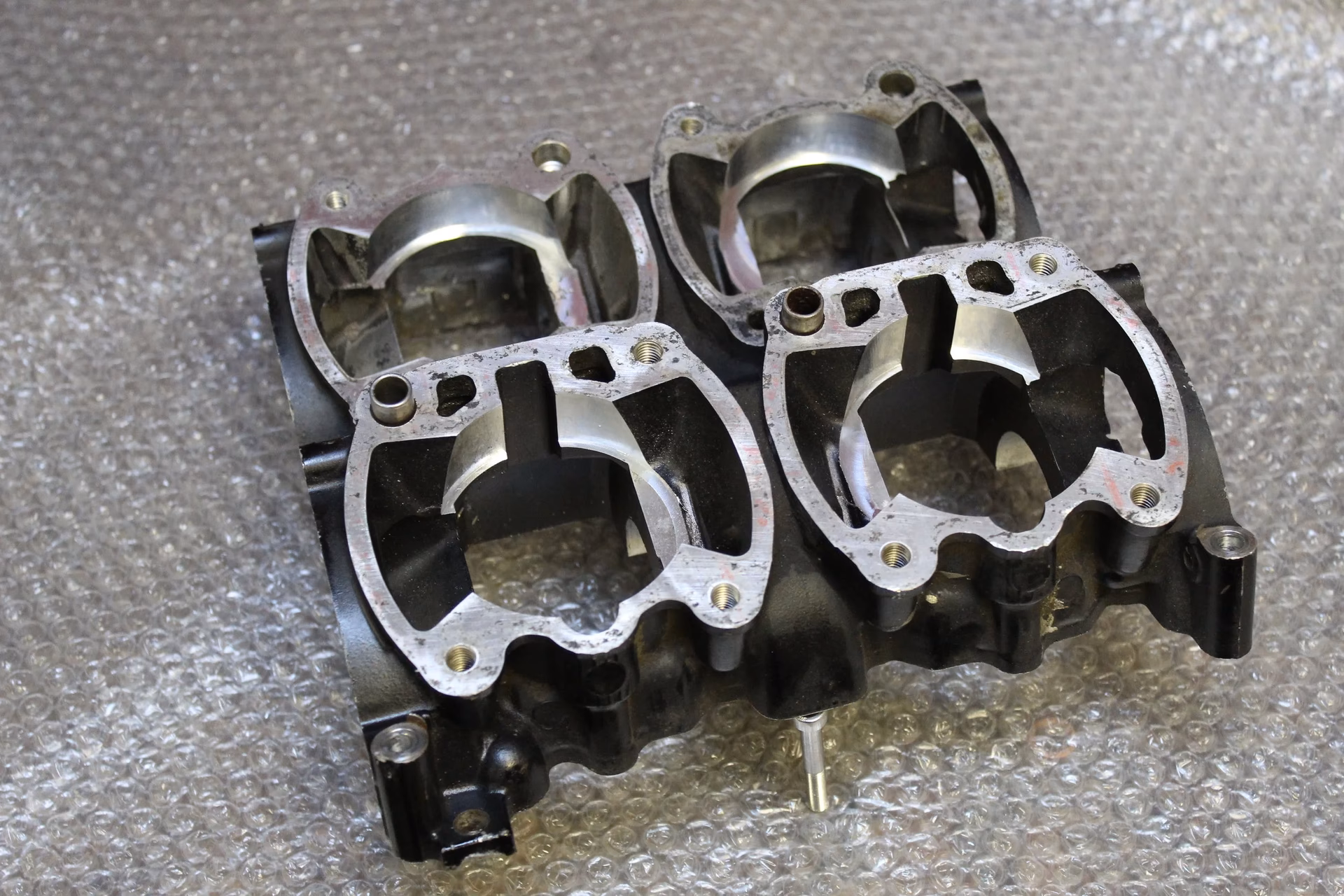 What is a RG500 cylinder head service?