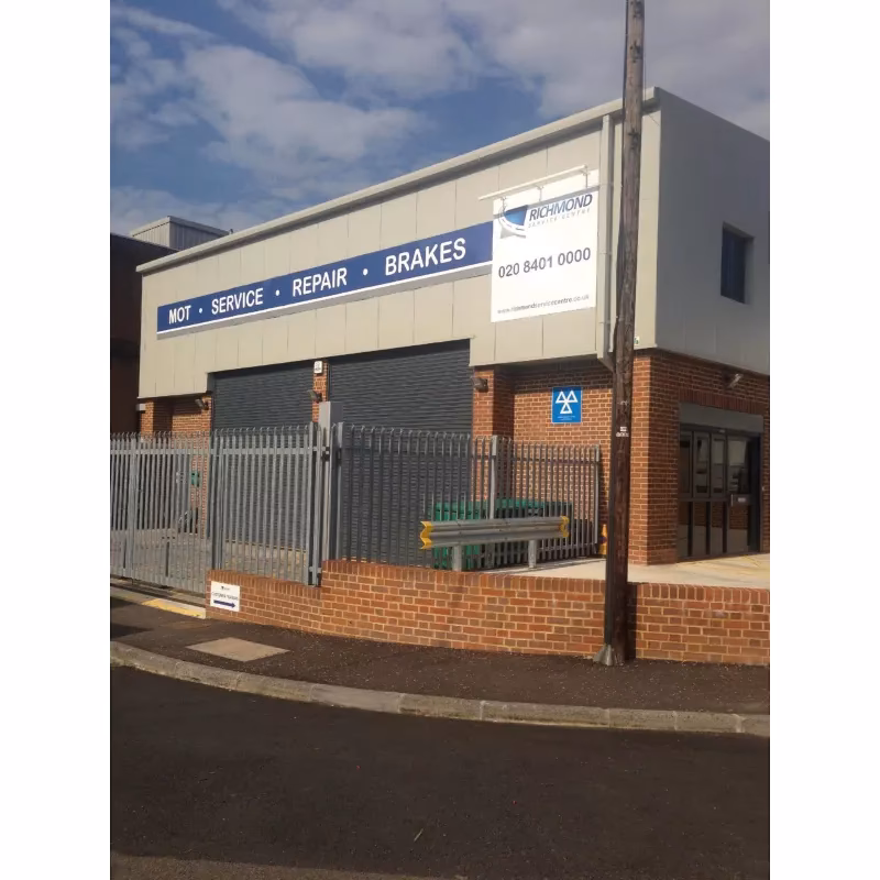 What is the Richmond Bridge MOT centre?
