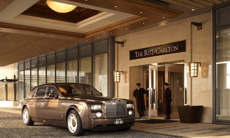 Does the Ritz Rolls-Royce Phantom offer a one-way airport transfer?
