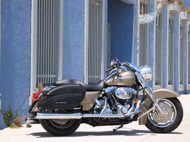 Is there a road King custom / flhrsi?