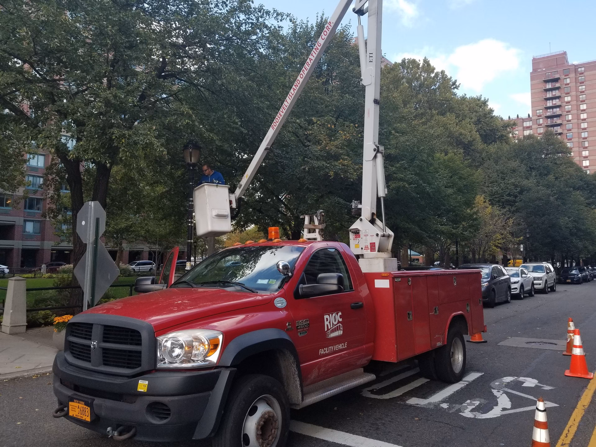 Can you take a tram from Manhattan to Roosevelt Island?
