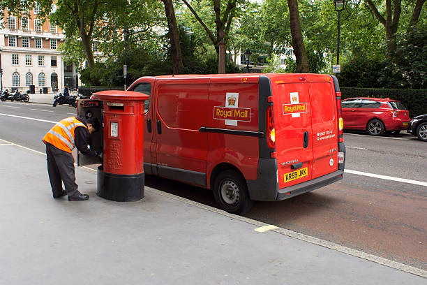 Does Royal Mail have an electric van based on a taxi cab?