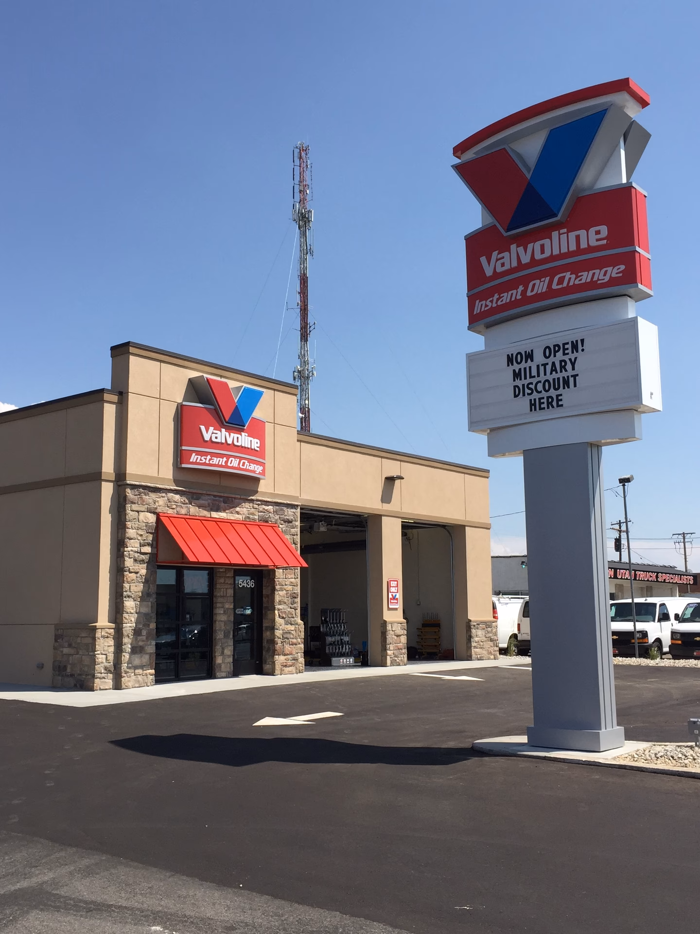 What is Roy's goal as a service pro Lube and Automatic Car Wash?