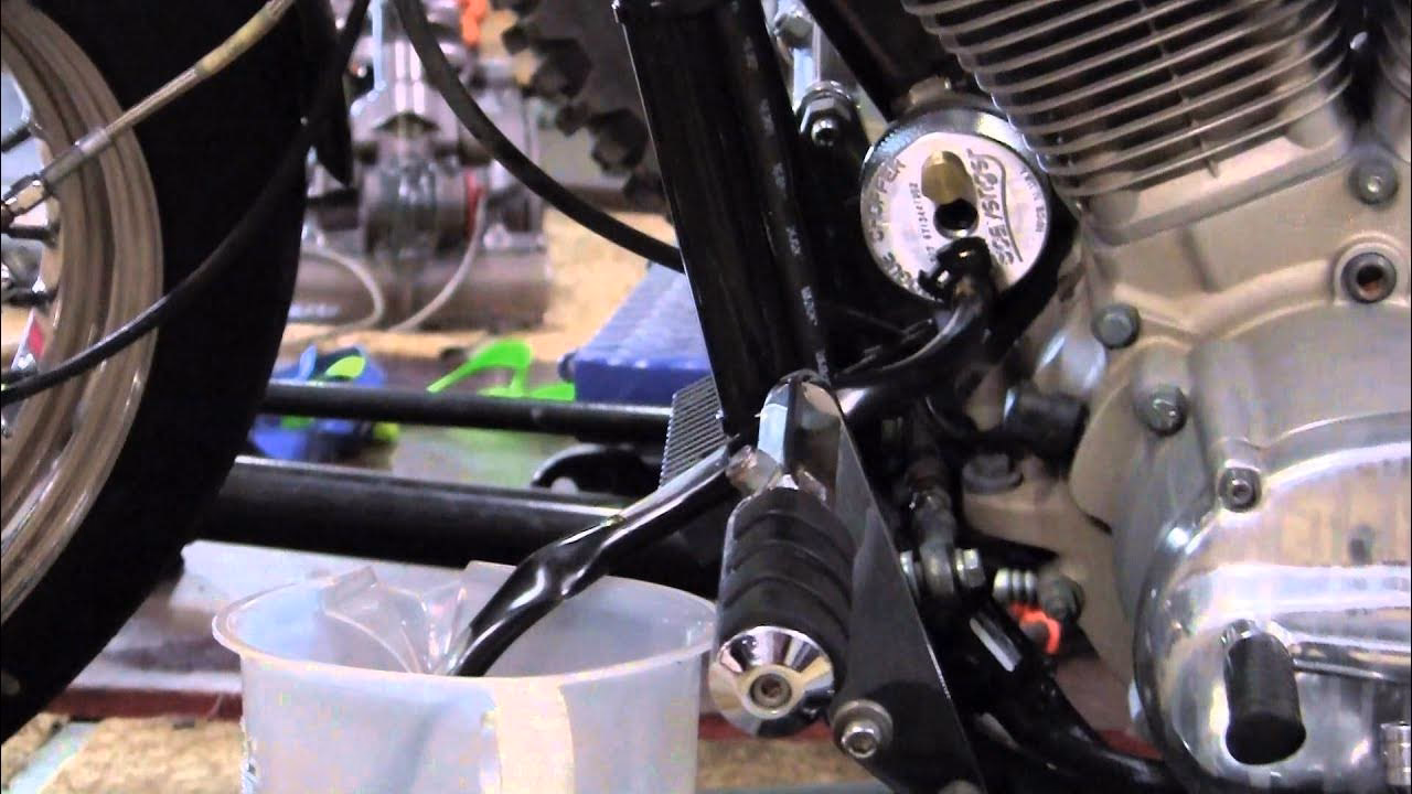 How does the scavenger total oil change system work?