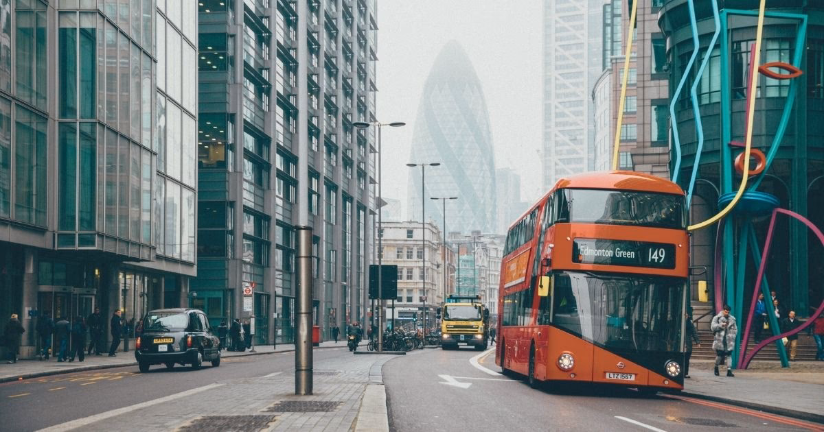 ¿Cómo se reconoce el permiso de conducir español en el Reino Unido?