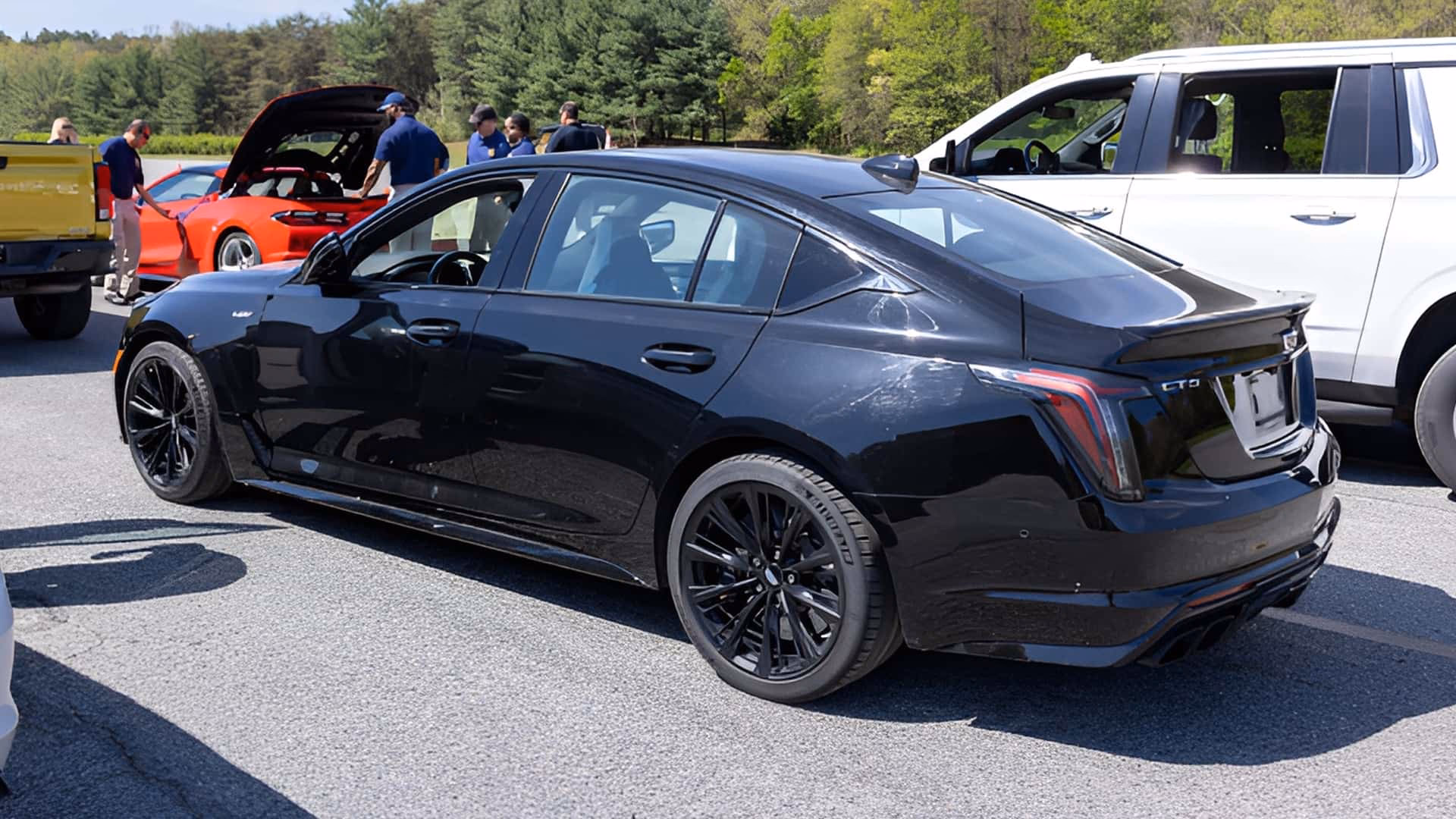 Can Secret Service agents drive a manual car outside the US?