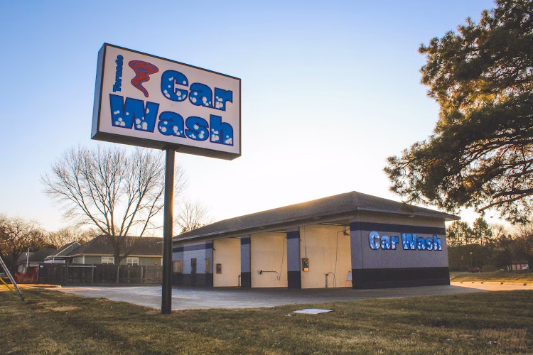 Where can I wash my car in Lincoln?