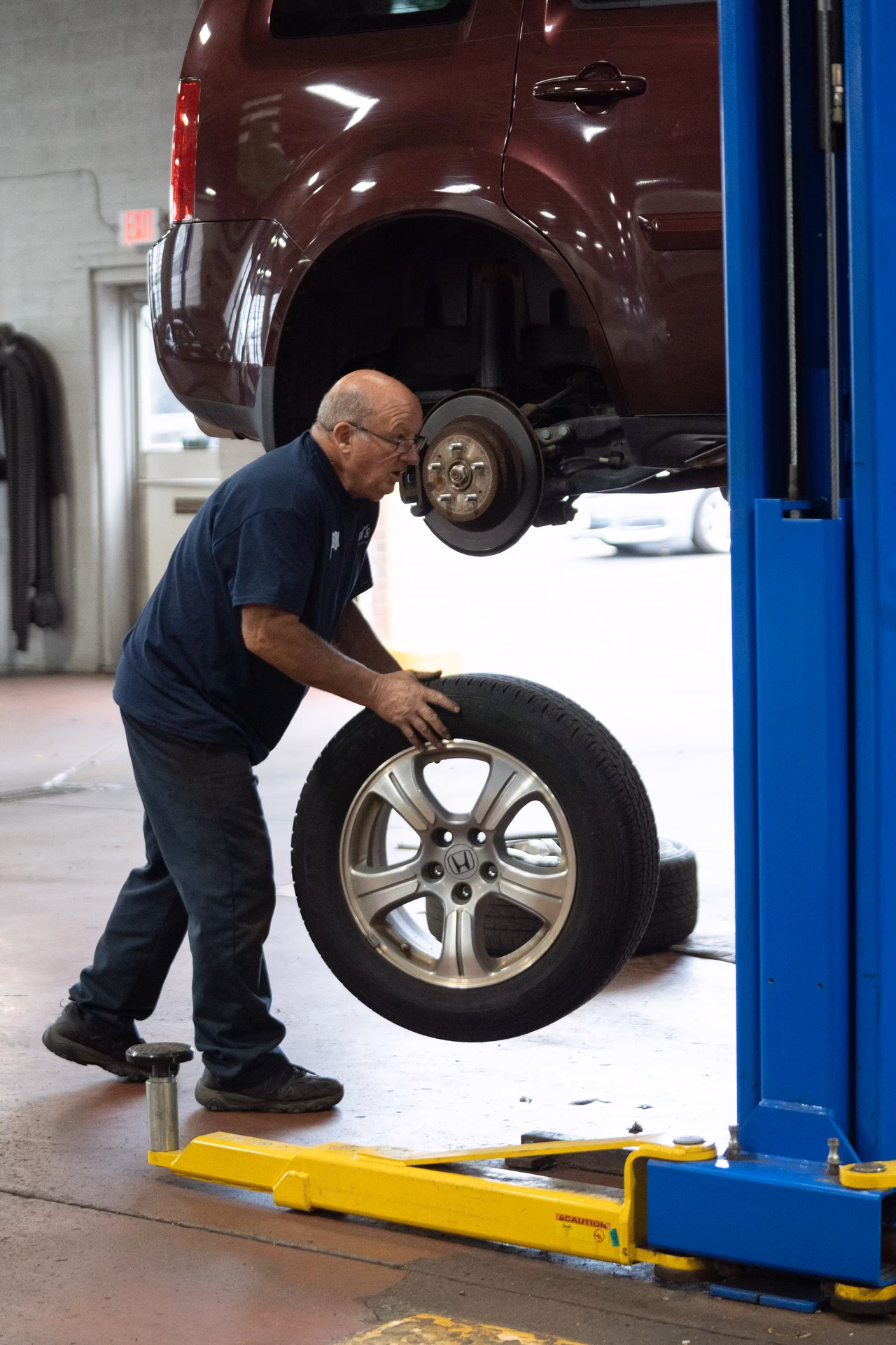 What services does a car & van recovery service offer?