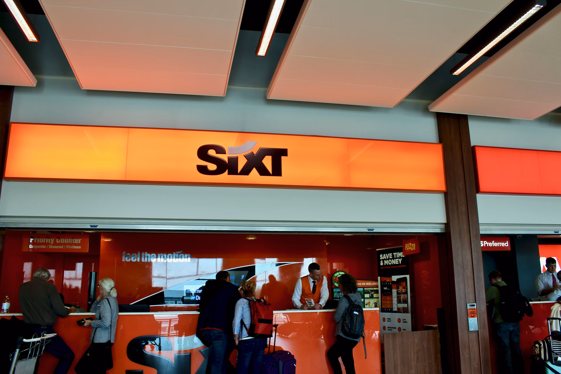 What is the minimum age to rent a car in Dublin?