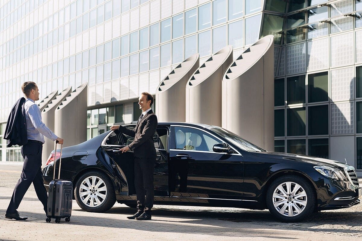 Where can I hire a car in Paris?