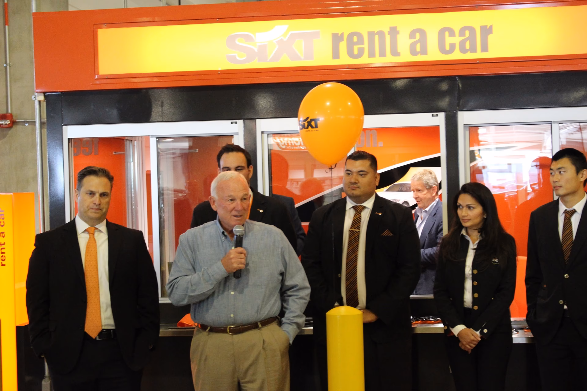 How do I pay for a Sixt rental?