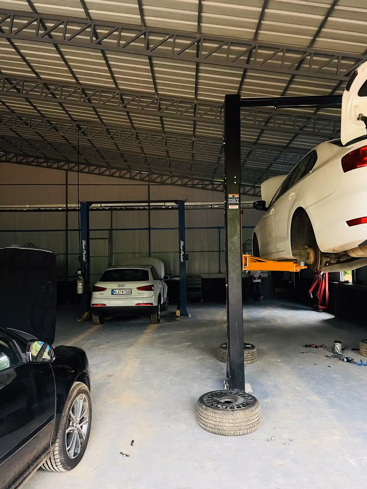 What services does West End garage Koda (Edinburgh) offer?