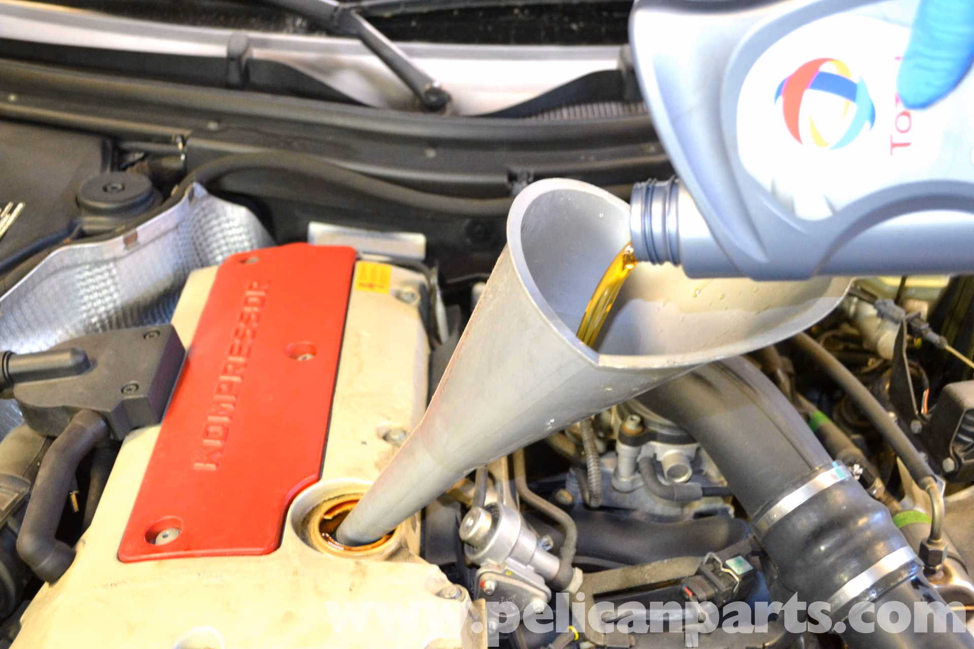 How do I know if my SLK300 needs an oil change?