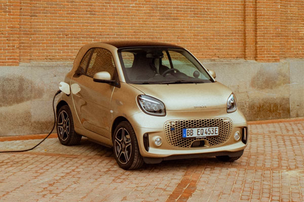 How long does it take to charge a smart car?