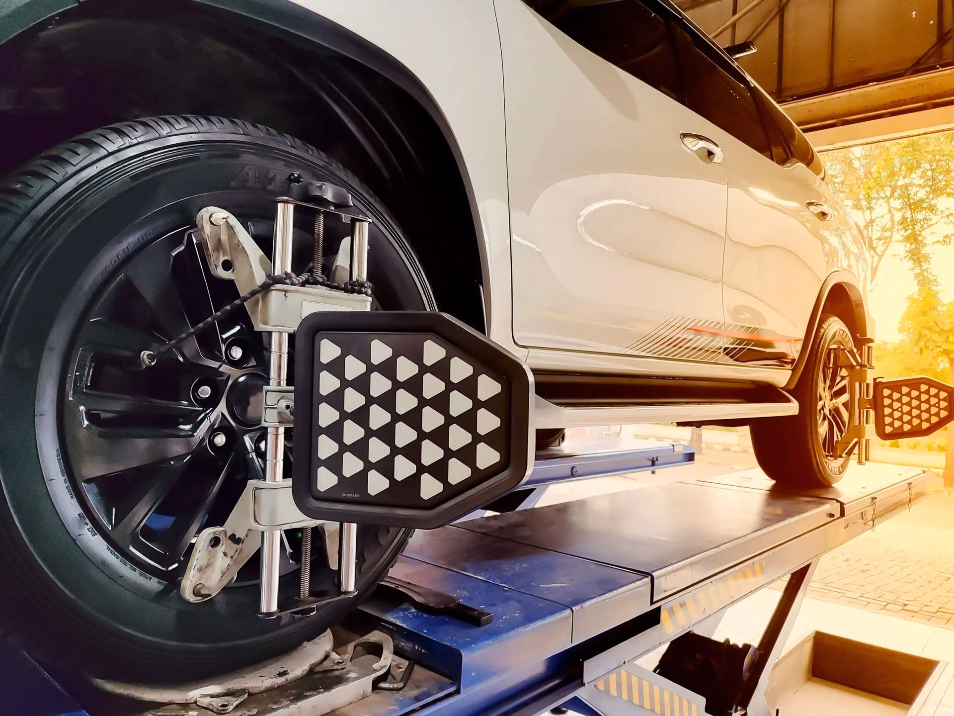 Who are Steve's tyres & wheels?